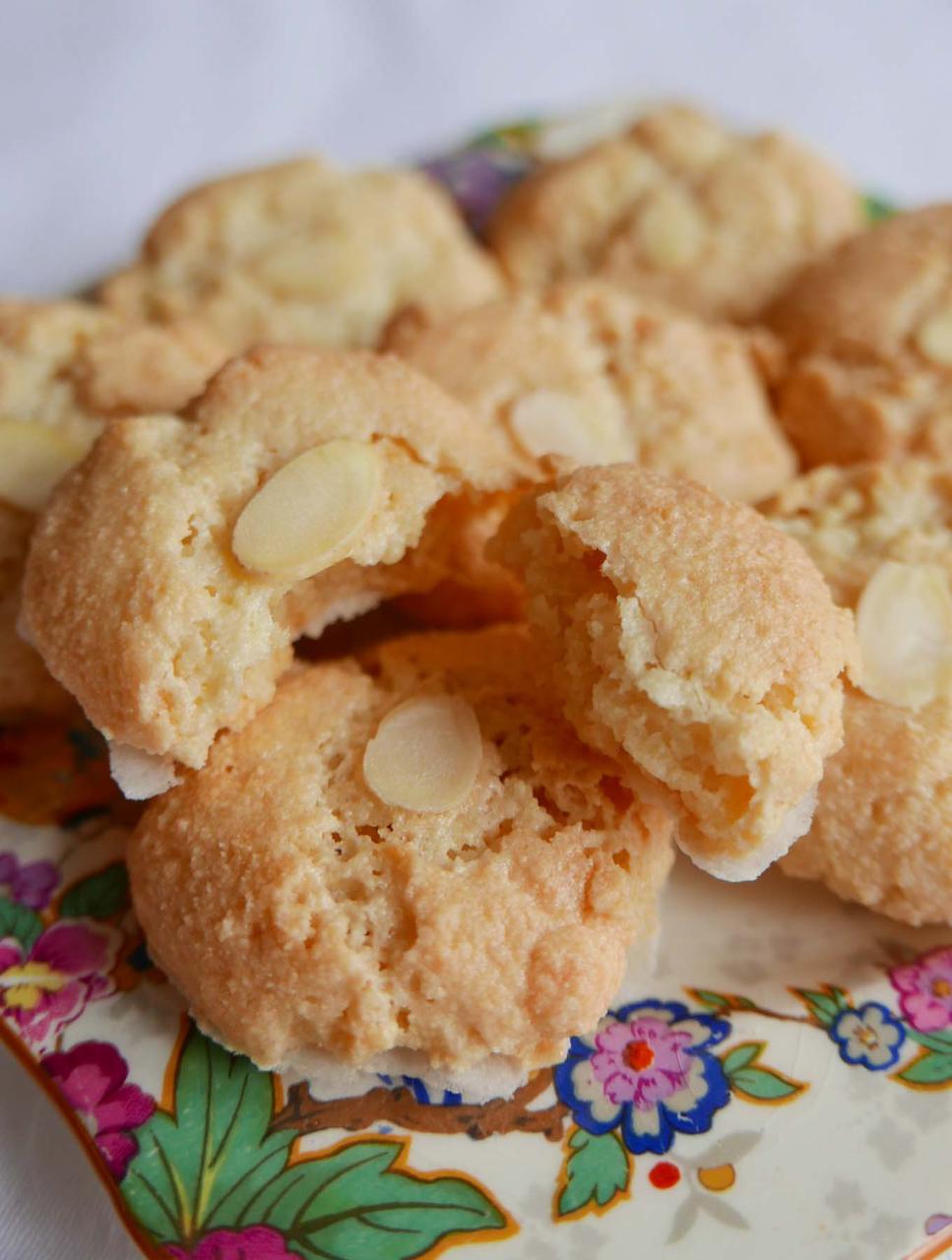 Almond Macaroons – Mamasgreat